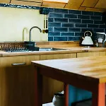 Mansell Road - Trendy Loft With Free Parking 公寓 *