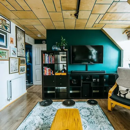 Mansell Road - Trendy Loft With Free Parking بريستول