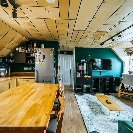 Mansell Road - Trendy Loft With Free Parking * Bristol