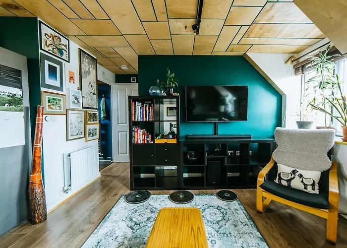 Mansell Road - Trendy Loft With Free Parking بريستول