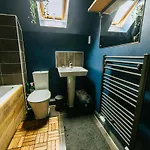 Mansell Road - Trendy Loft With Free Parking Appartement